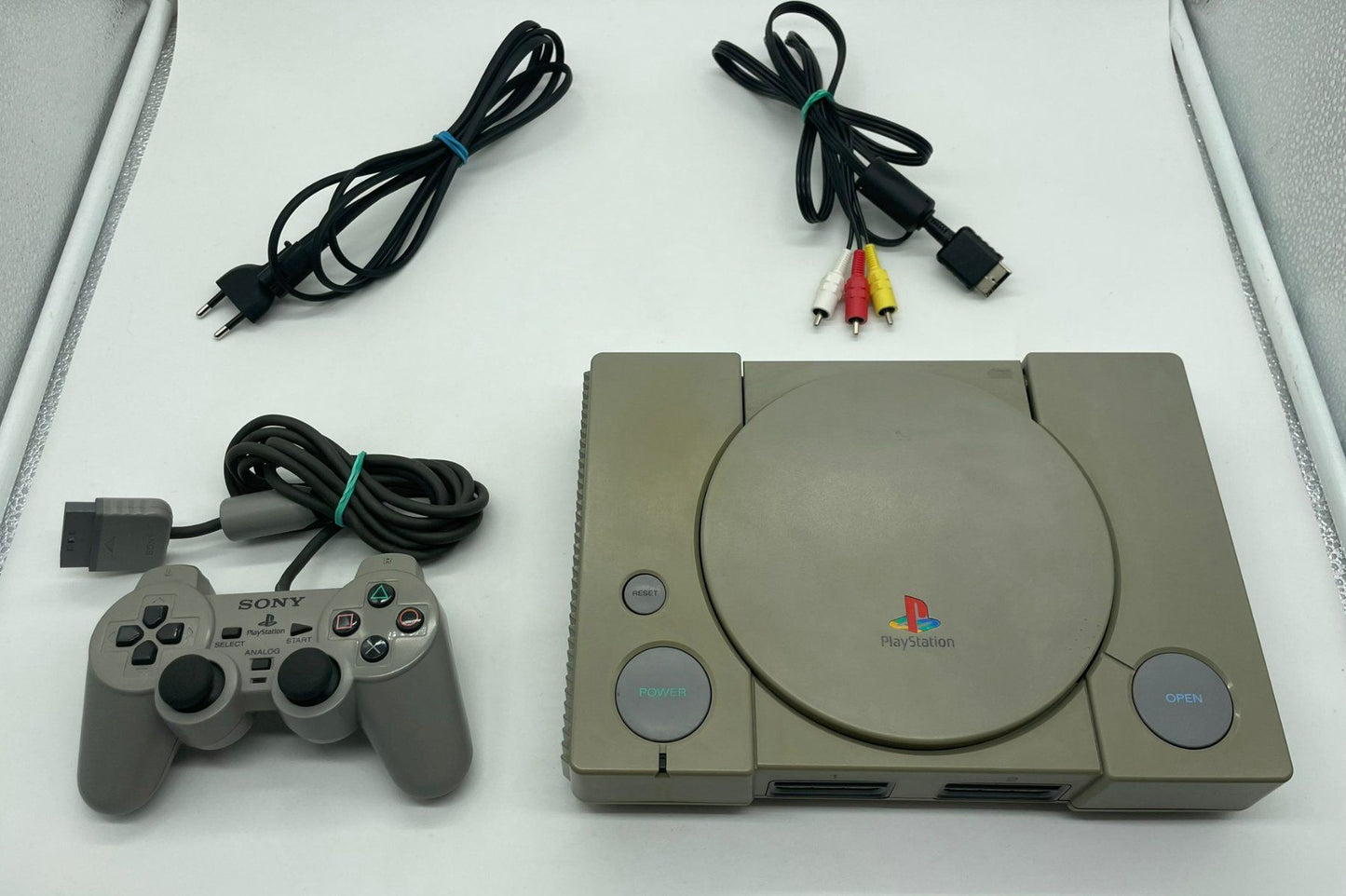 Sony Playstation 1 Fat Konsole (gebrauchter Zustand)