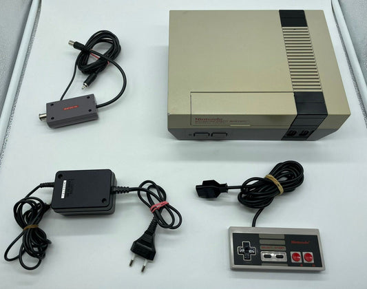 Nintendo NES Konsole (gebrauchter Zustand)